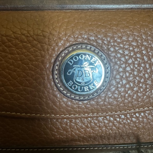 Dooney & Bourke Tan Trifold Pebbled Leather wallet EUC - Picture 2 of 9